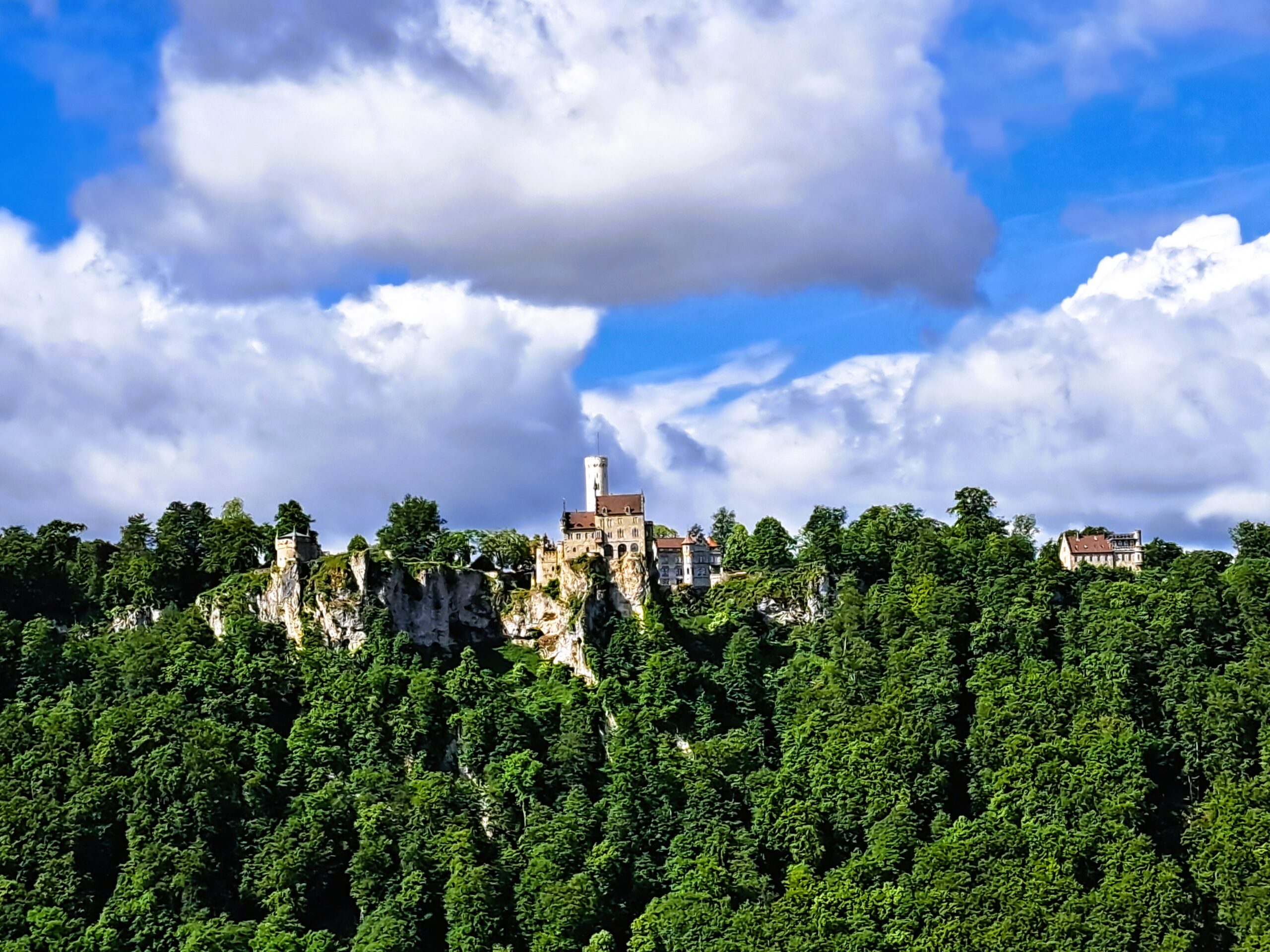 Albtrauf mit Schloss Lichtenstein