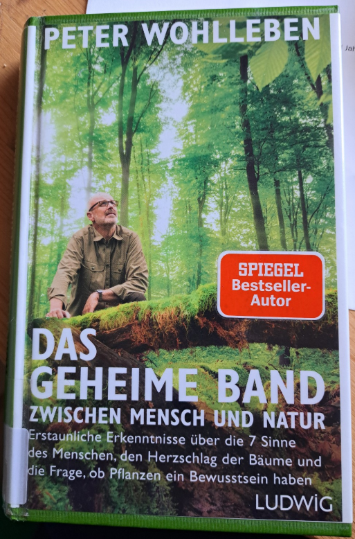 Foto von Peter Wohllebens Buch "Das geheime Band zwischen Mensch und Natur"