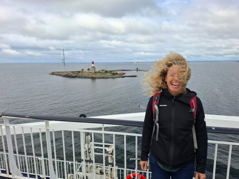 Peggy auf der Fähre vor Helsinki