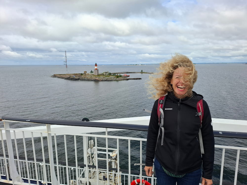 Peggy auf der Fähre vor Helsinki